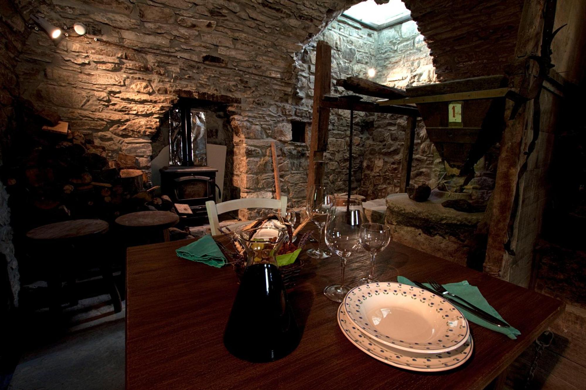 Zeri Mulino Marghen - Restored Watermill - Accomodation And Retreat Center المظهر الخارجي الصورة