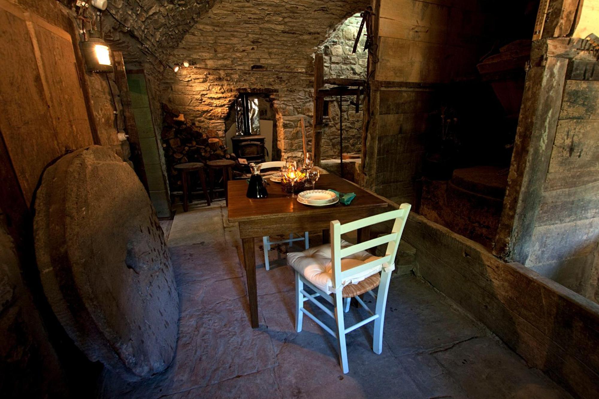 Zeri Mulino Marghen - Restored Watermill - Accomodation And Retreat Center المظهر الخارجي الصورة