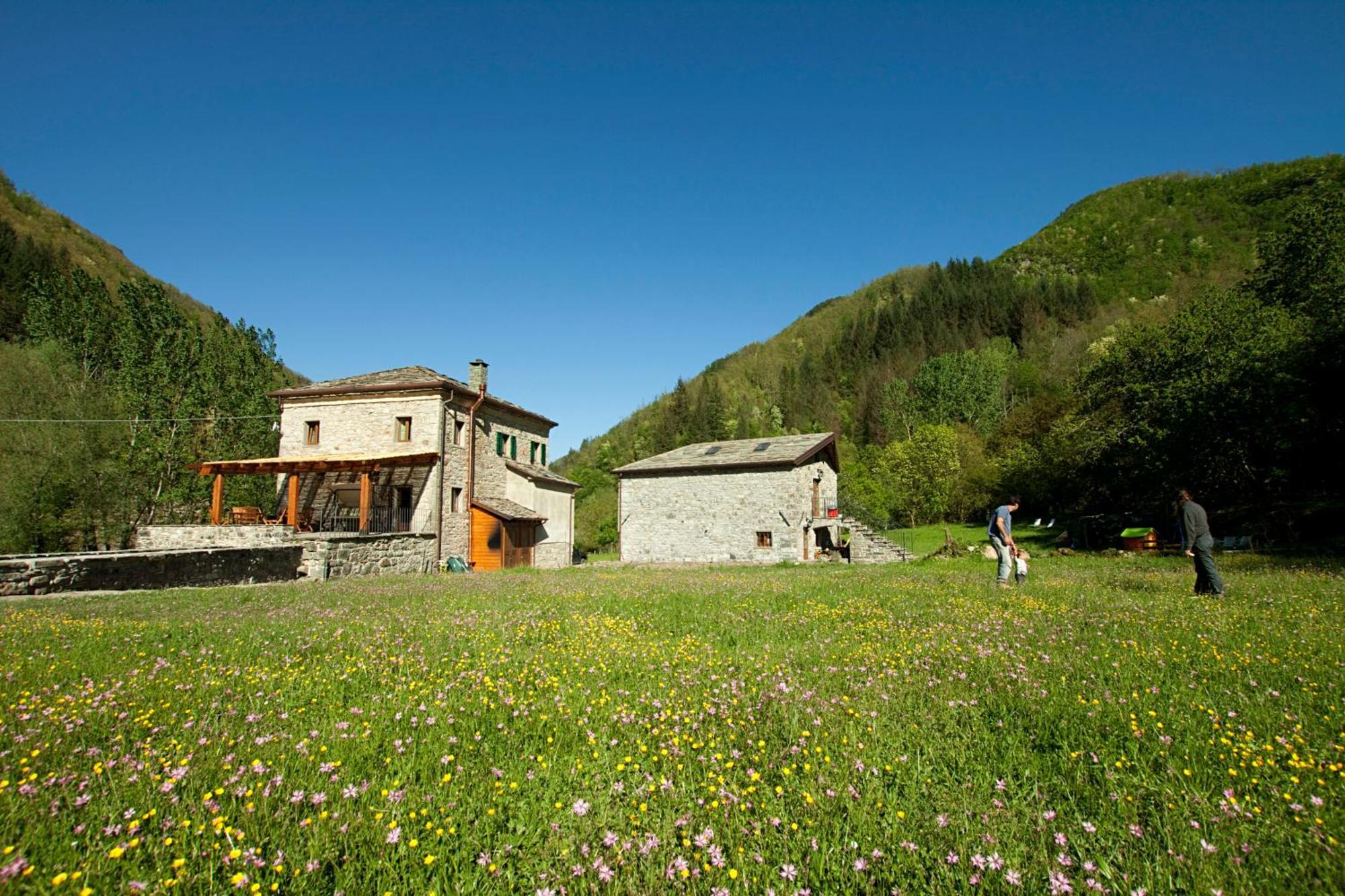 Zeri Mulino Marghen - Restored Watermill - Accomodation And Retreat Center المظهر الخارجي الصورة
