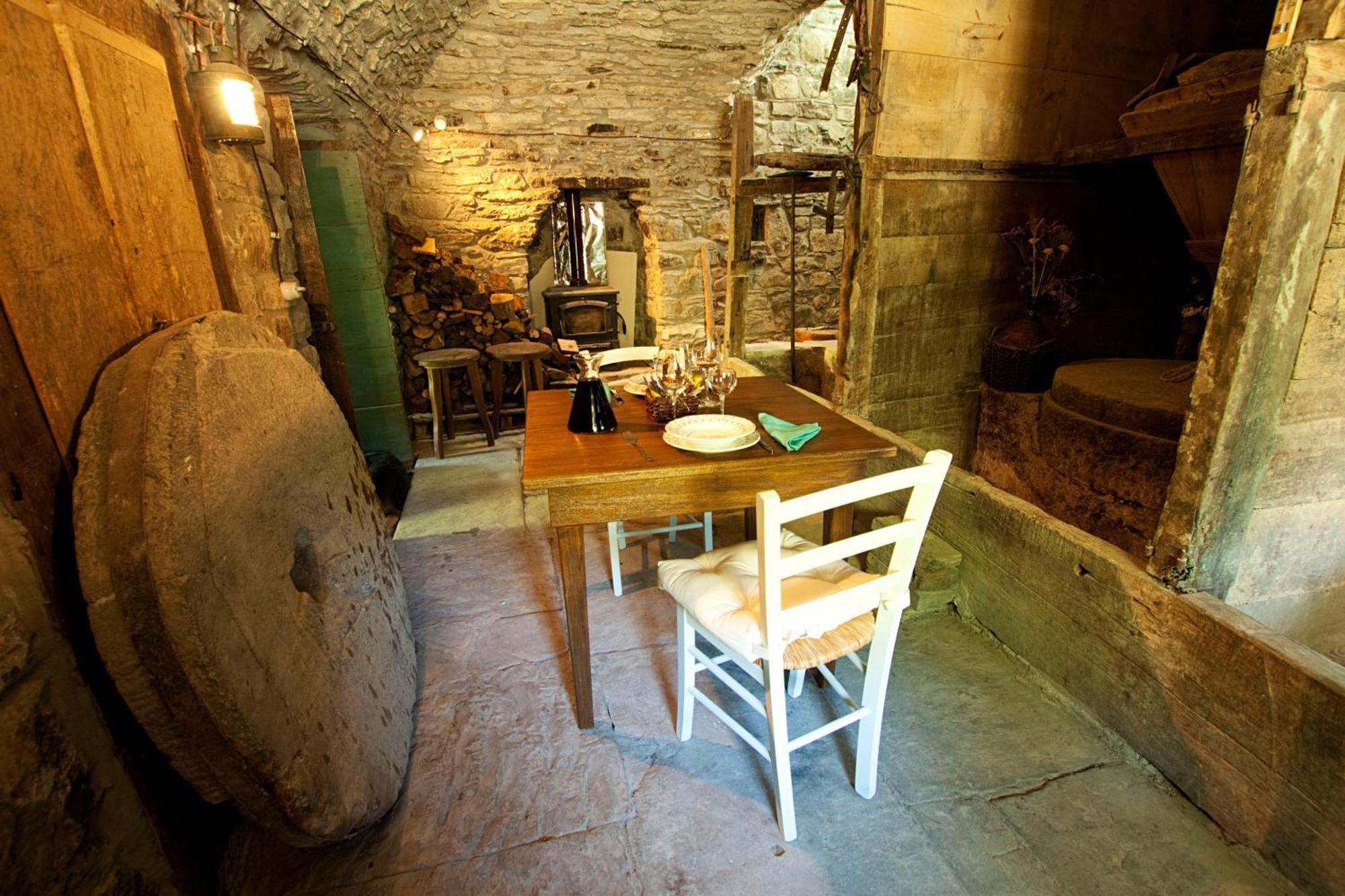 Zeri Mulino Marghen - Restored Watermill - Accomodation And Retreat Center المظهر الخارجي الصورة