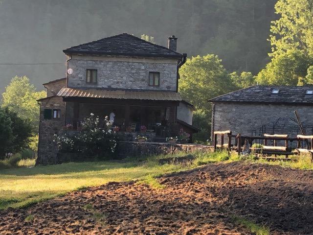 Zeri Mulino Marghen - Restored Watermill - Accomodation And Retreat Center المظهر الخارجي الصورة
